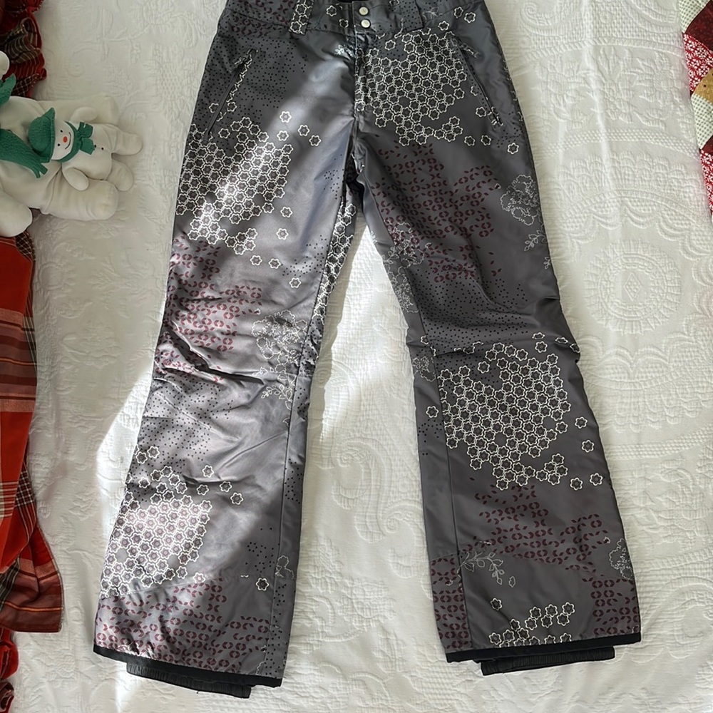 Lole insulated ski pants size M. Adjustable waist.